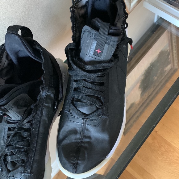 Black size 12 react jordans gently used - Picture 2 of 7